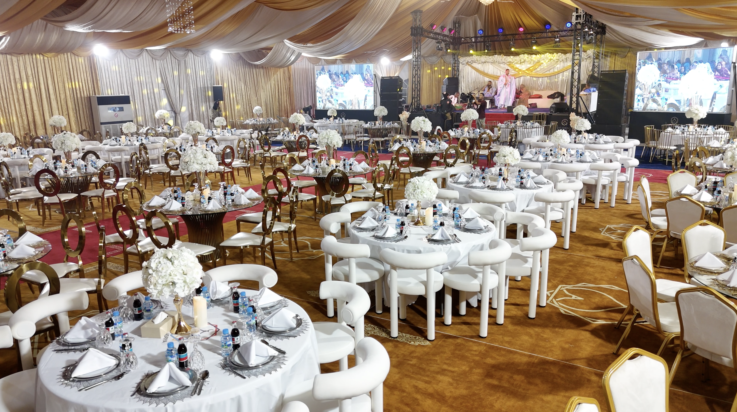 Intérieur de la salle Al Asriya